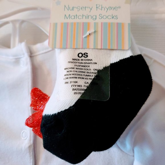 NWT Candy Canes "Sweet" Christmas/Holiday Two Piece w/Matching Socks-Sz 6 mos! - Picture 12 of 15